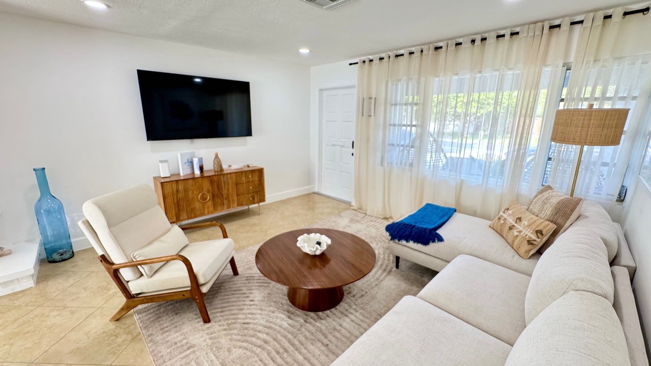 Photo of Livingroom in Cypress Lakes