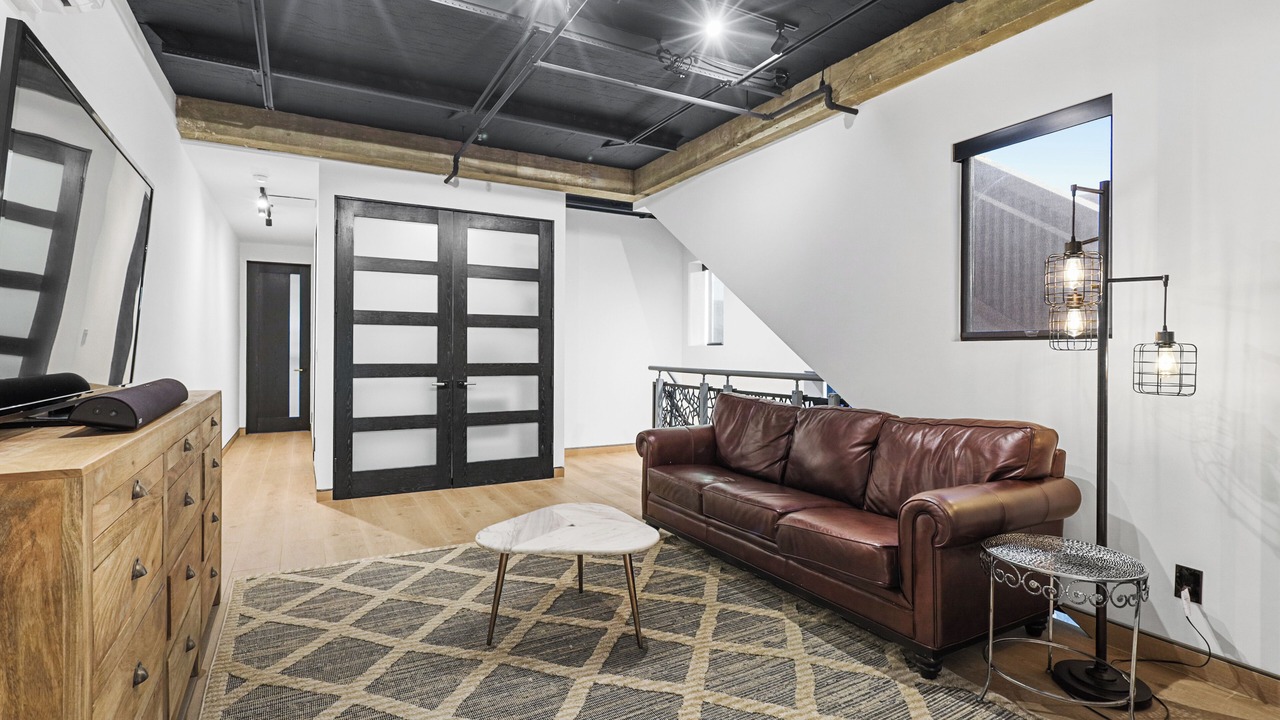 Photo of Livingroom in Eastside