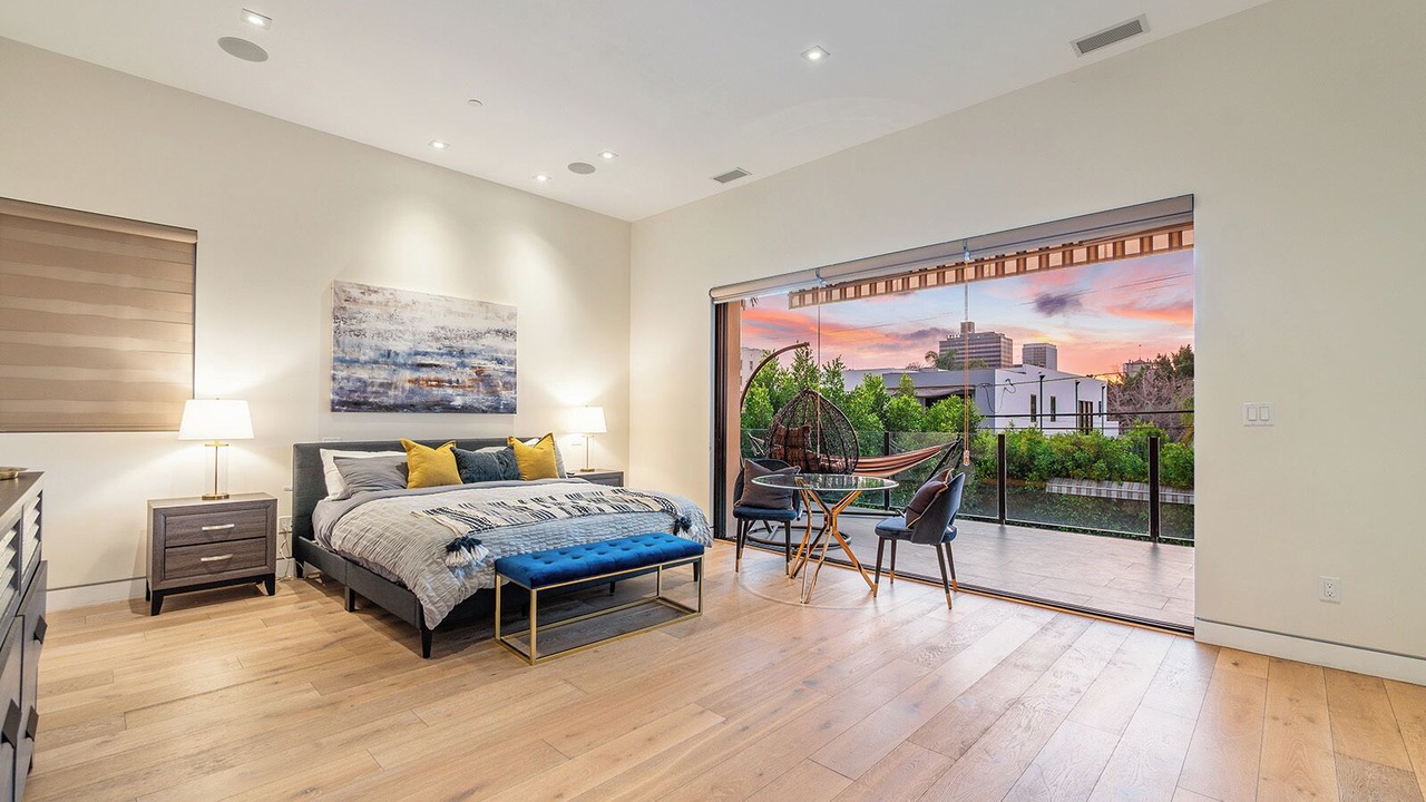 Photo of Bedroom in Greater Wilshire - Hancock Park
