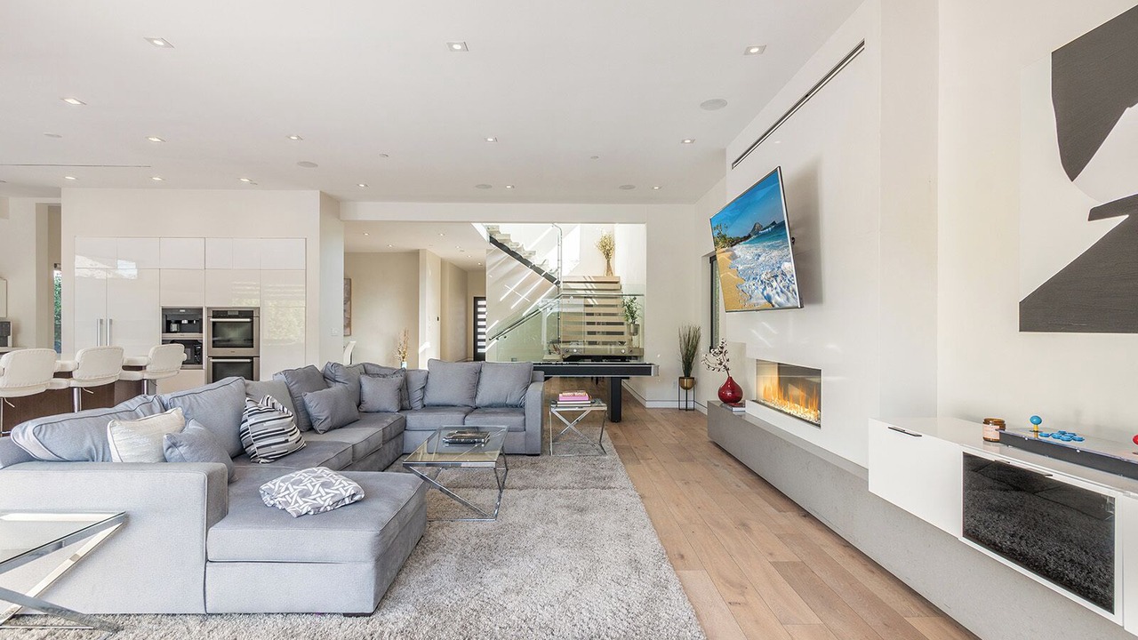 Photo of Livingroom in Greater Wilshire - Hancock Park