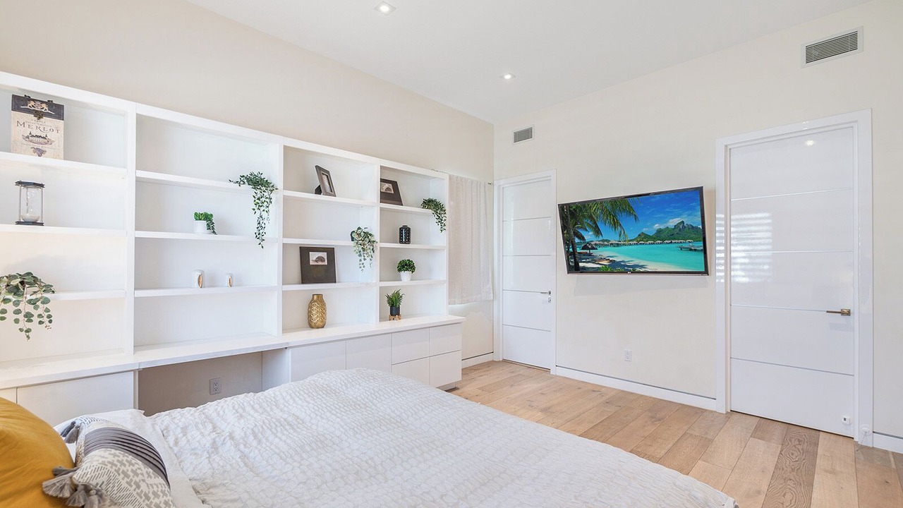 Photo of Bedroom in Greater Wilshire - Hancock Park