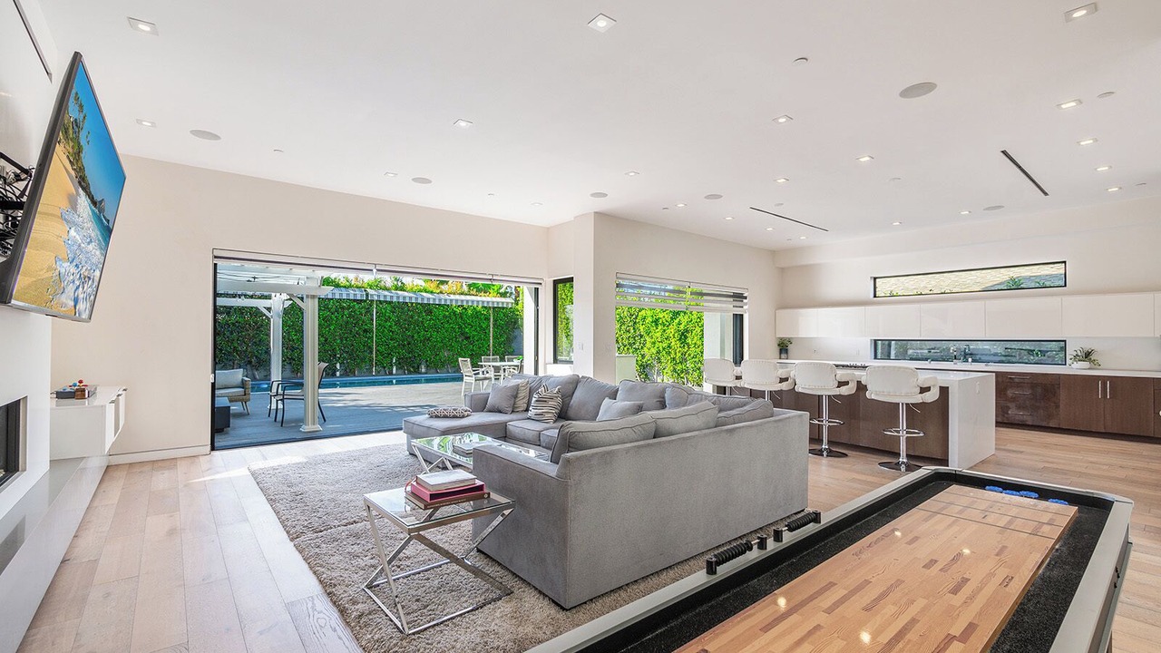 Photo of Bedroom in Greater Wilshire - Hancock Park