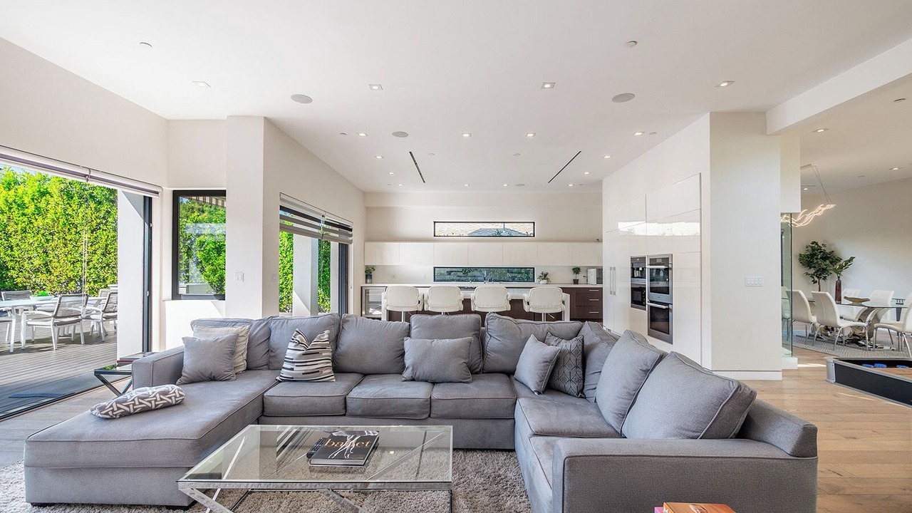 Photo of Livingroom in Greater Wilshire - Hancock Park
