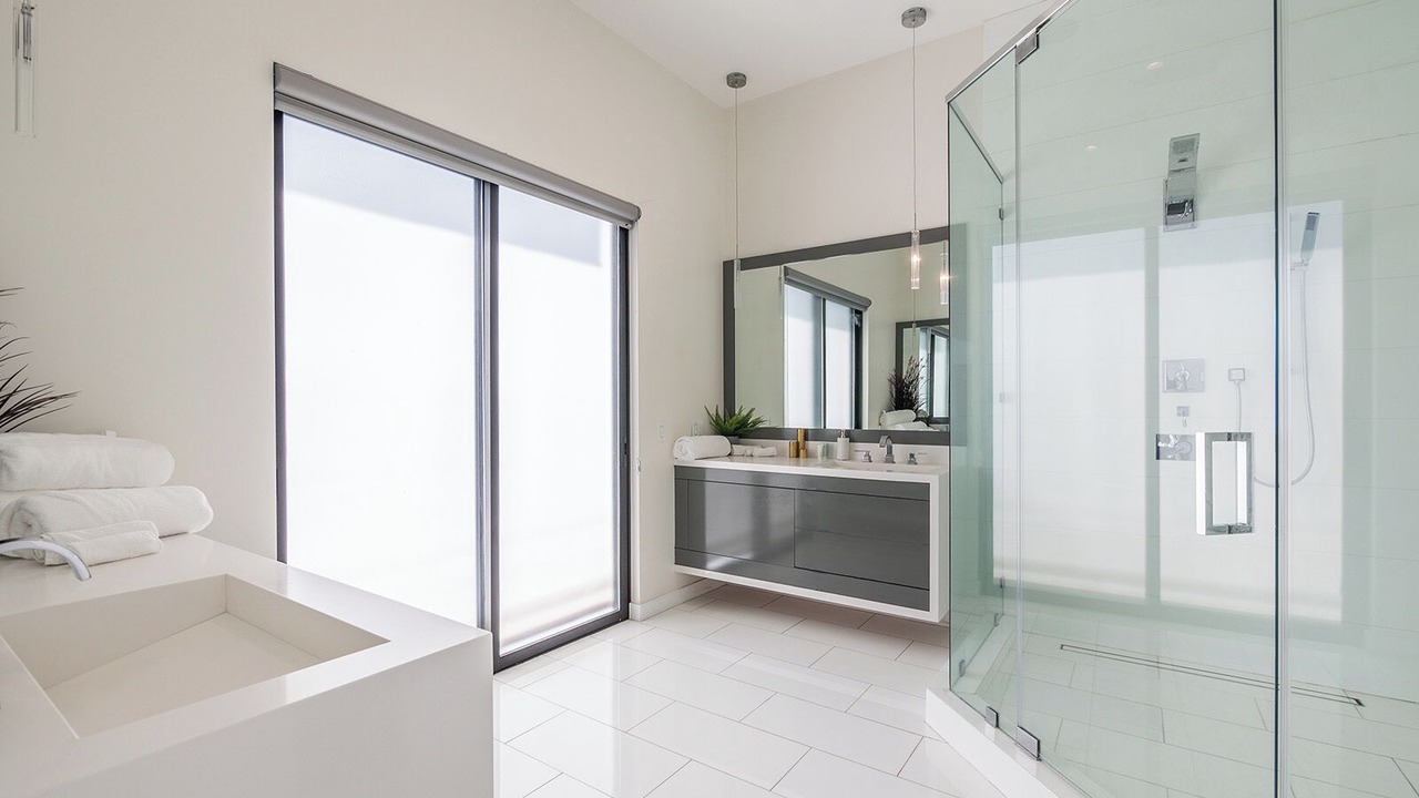 Photo of Bathroom in Greater Wilshire - Hancock Park
