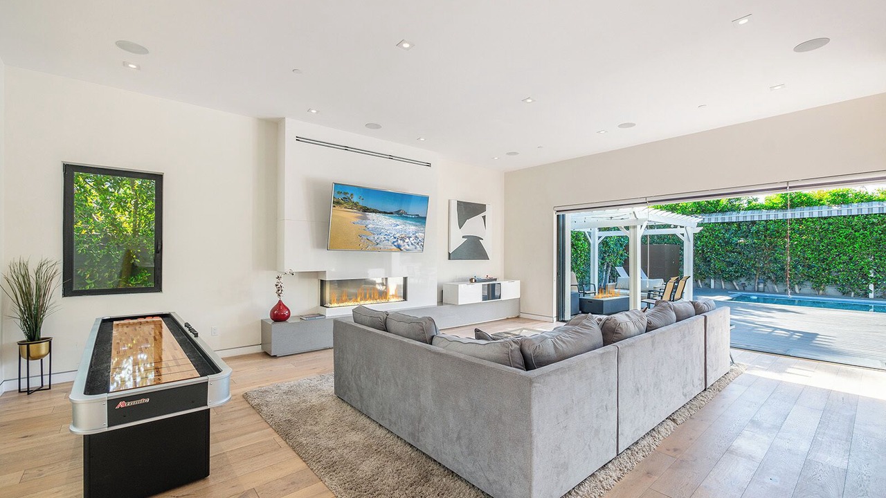 Photo of Bedroom in Greater Wilshire - Hancock Park