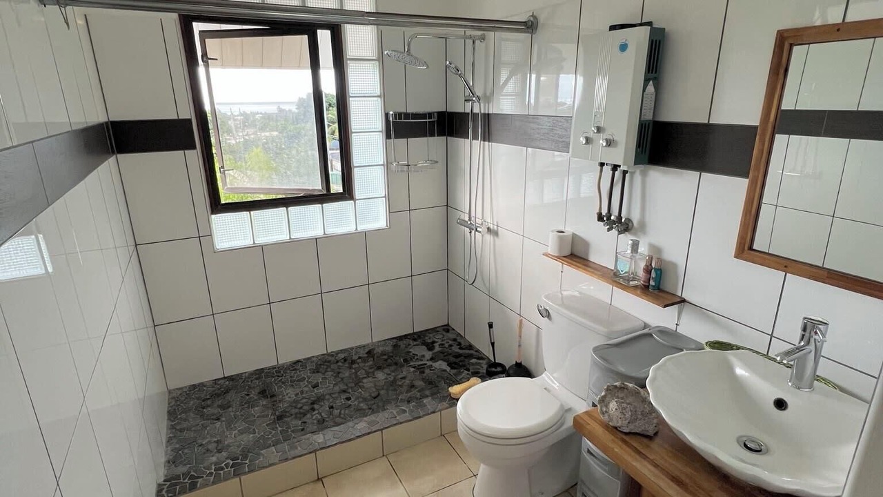 Photo of Bathroom in Faaa
