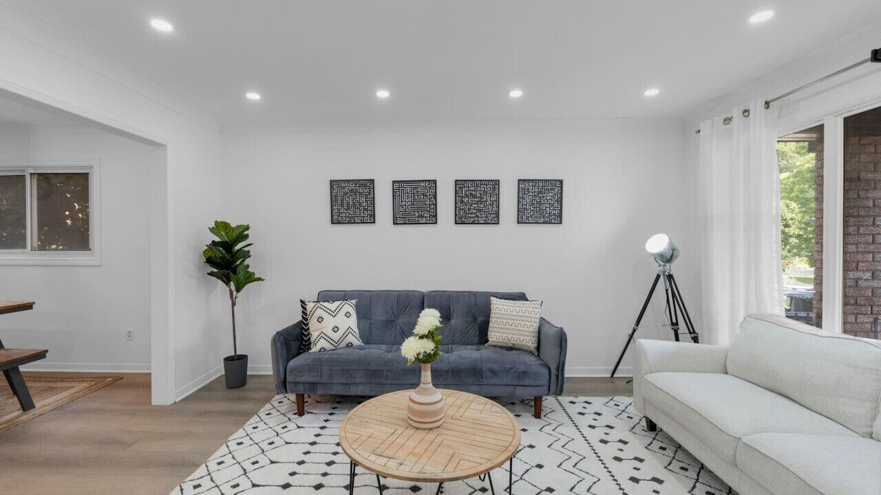 Photo of Livingroom in Erin Mills