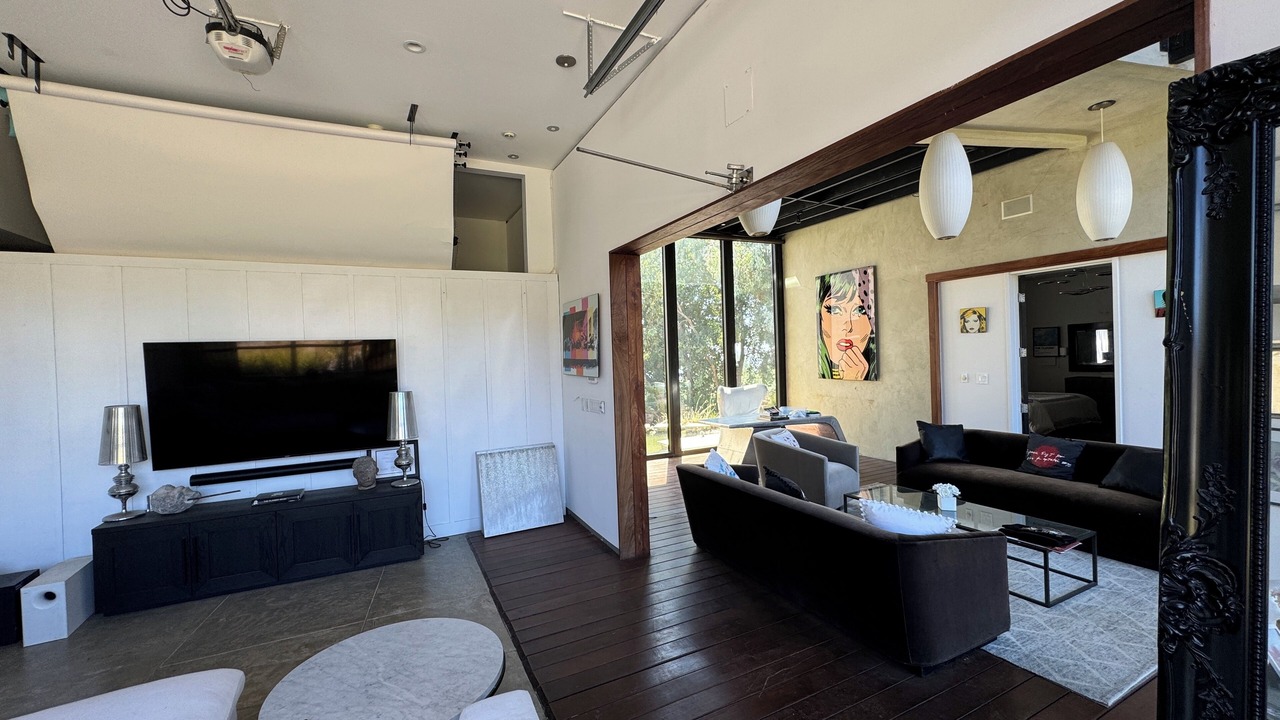 Photo of Livingroom in Malibu