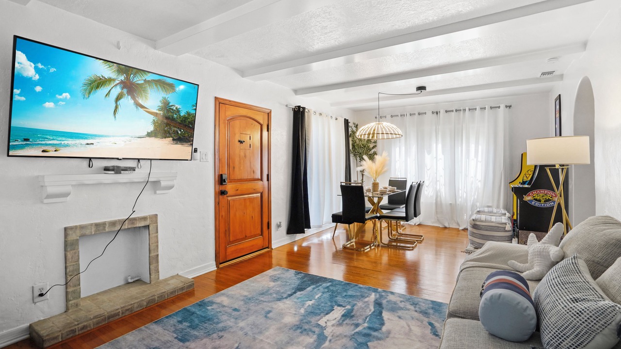 Photo of Livingroom in Belmont Shore