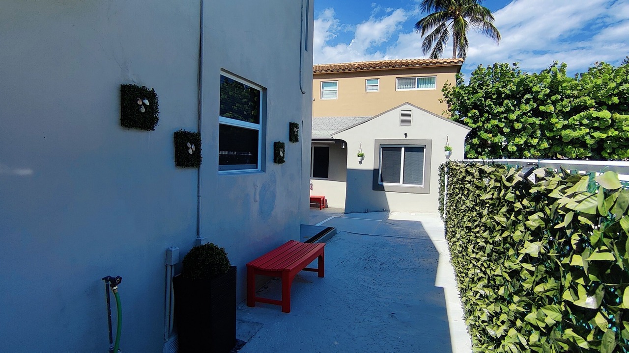 Photo of Patio Balcony in Hollywood South Central Beach