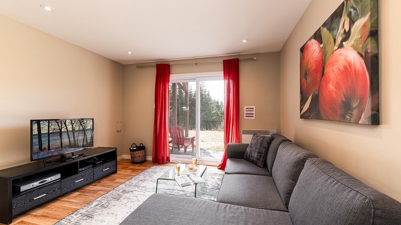 Photo of Livingroom in Petite-Riviere-Saint-Francois