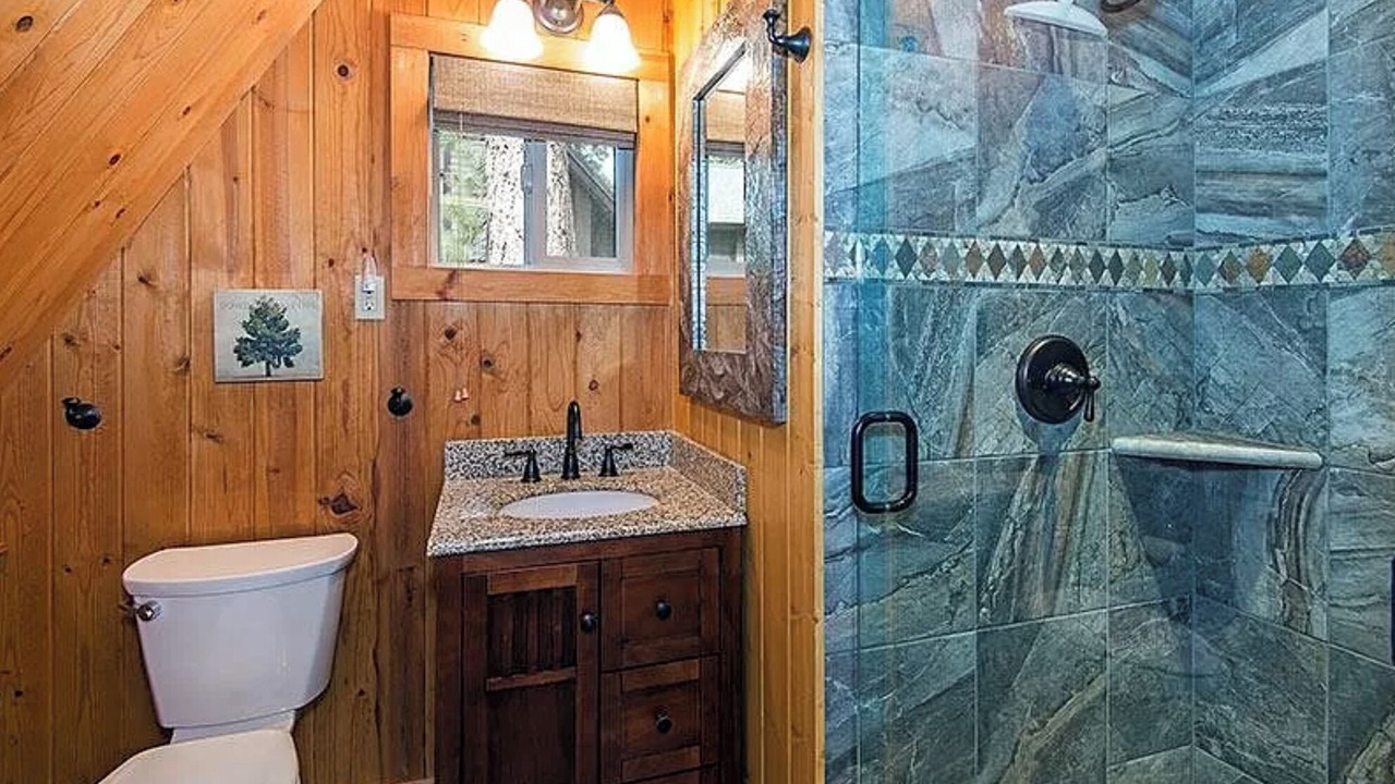 Photo of Bathroom in Tahoma