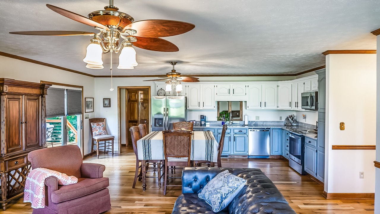 Photo of Livingroom in Elizabethton