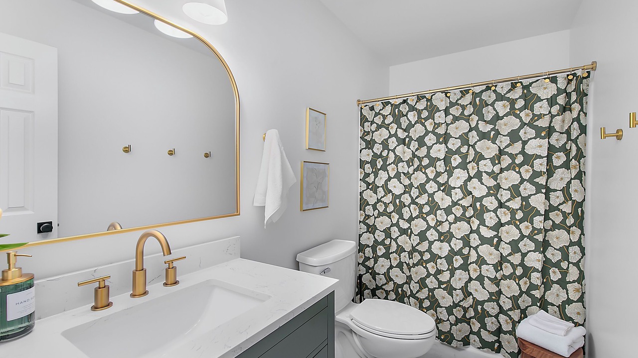 Photo of Bathroom in Alabaster