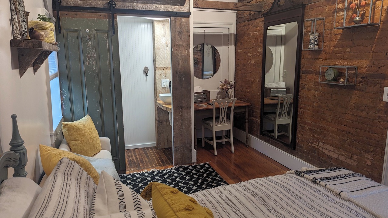Photo of Bedroom in Lansing