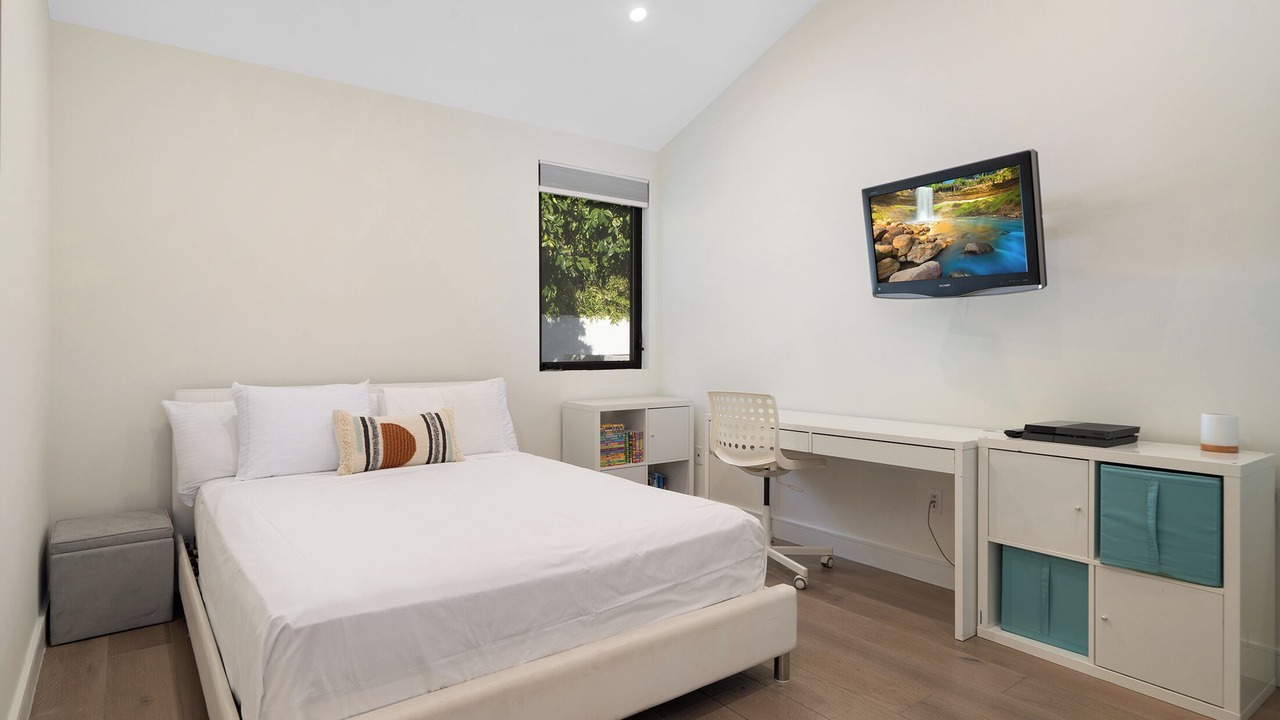 Photo of Bedroom in Tarzana