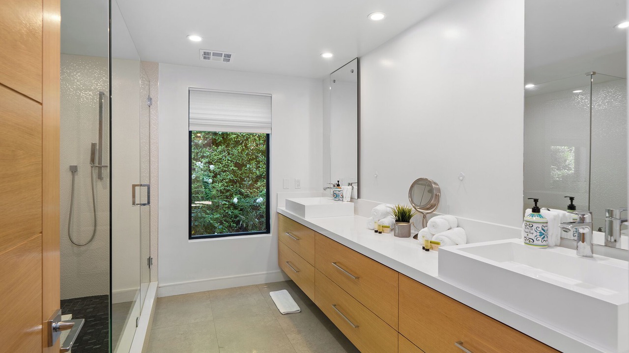 Photo of Bathroom in Tarzana