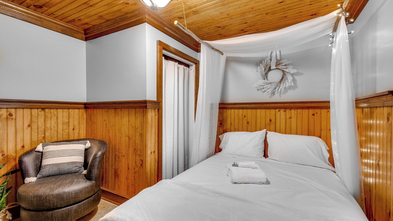 Photo of Bedroom in Poplar Ridge