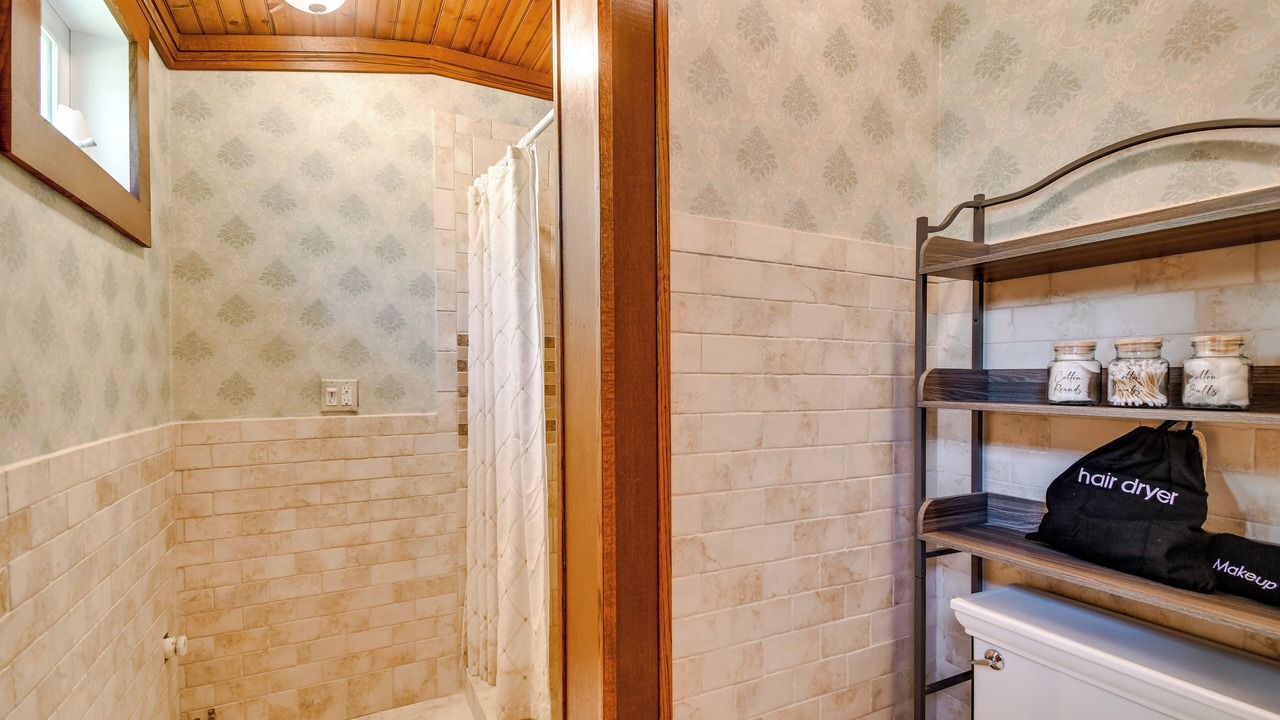 Photo of Bathroom in Poplar Ridge