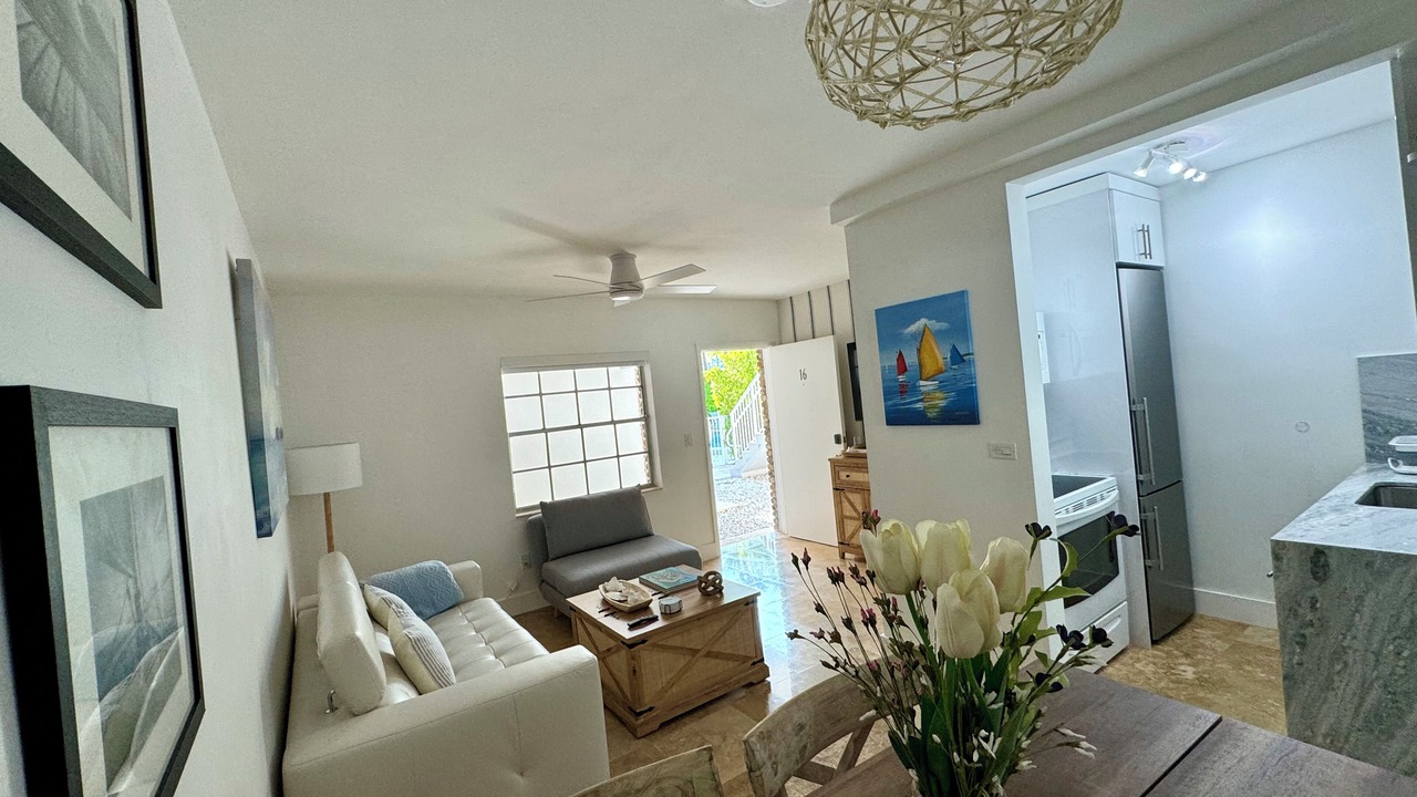 Photo of Livingroom in Key Biscayne