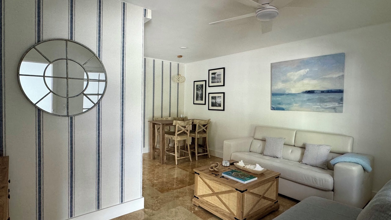 Photo of Livingroom in Key Biscayne