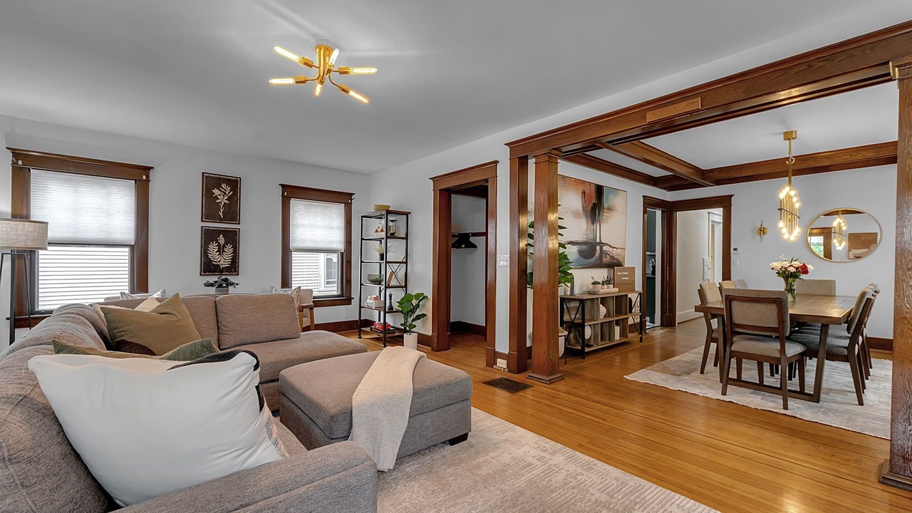 Photo of Livingroom in Front Park