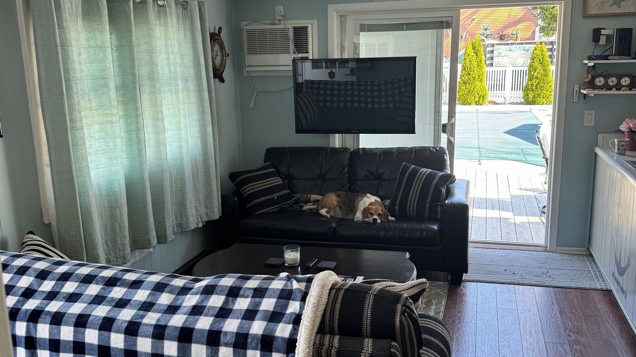 Photo of Livingroom in Point Pleasant - Toms River