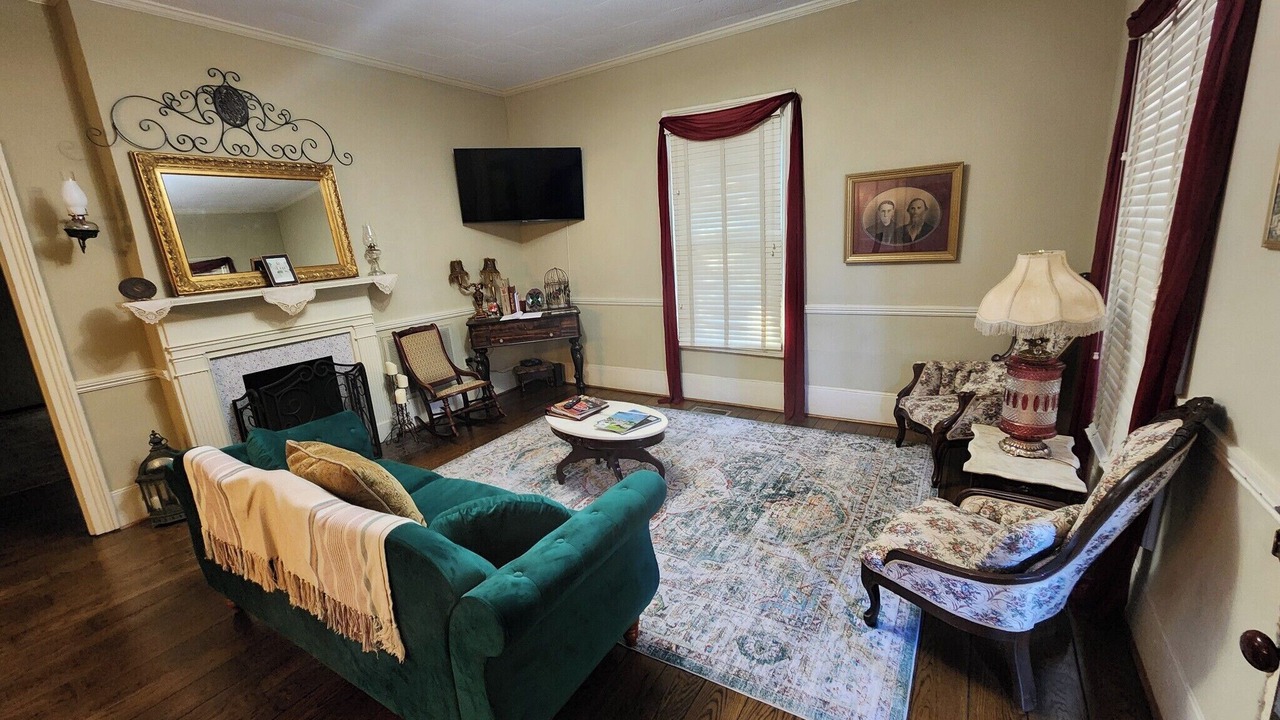 Photo of Livingroom in Eufaula