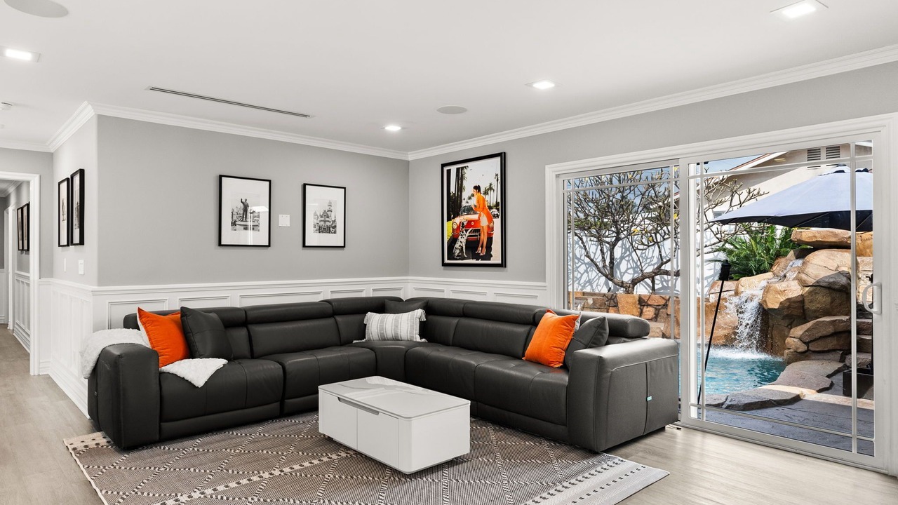 Photo of Livingroom in Orange