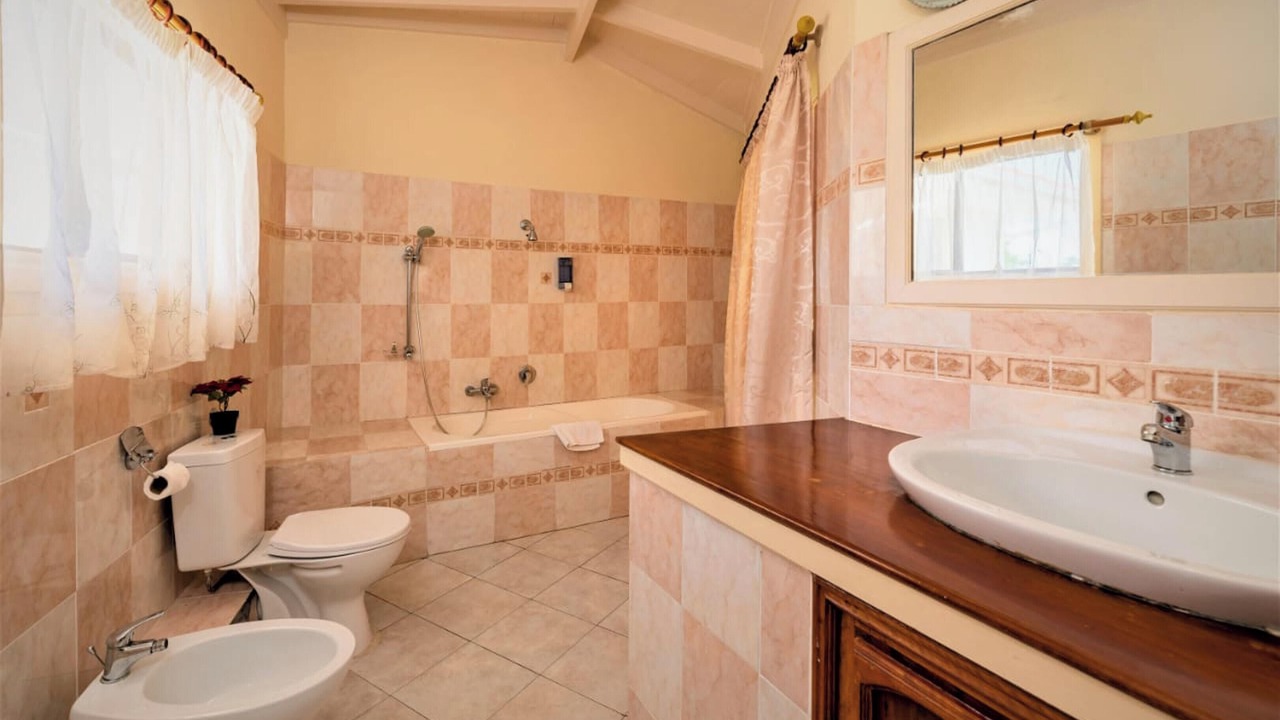 Photo of Bathroom in Glacis