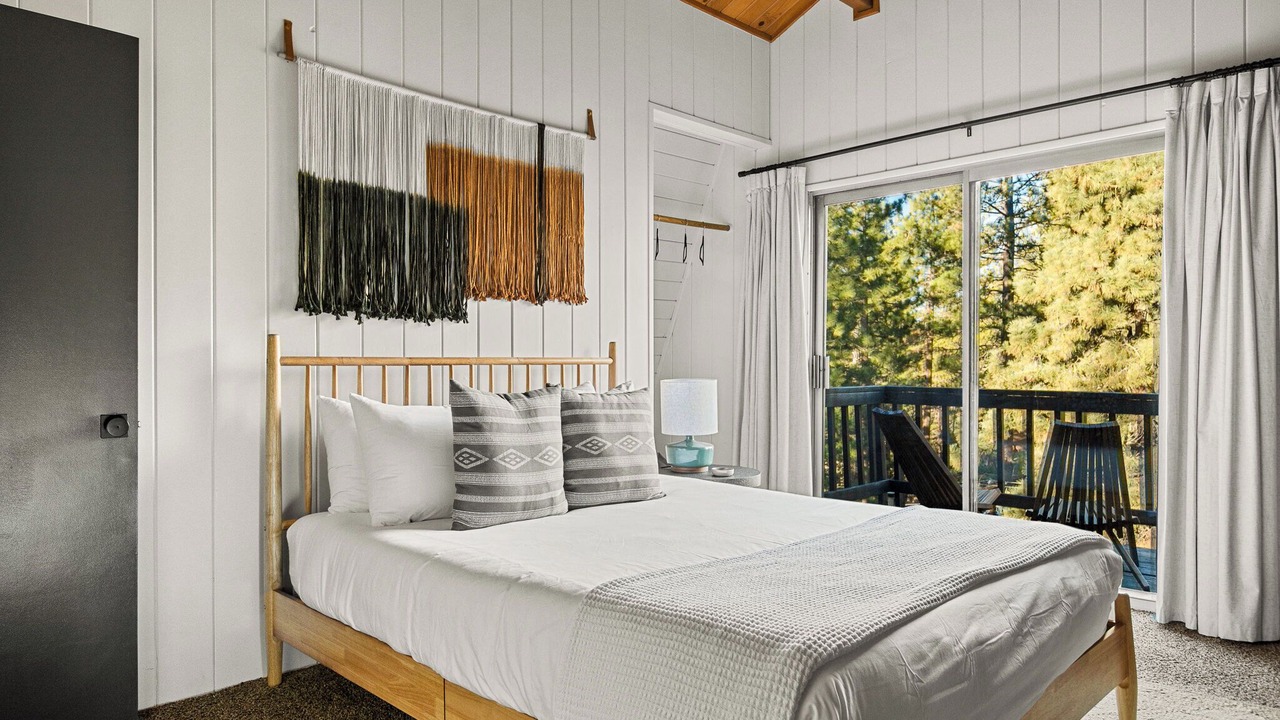 Photo of Bedroom in Arrowbear Lake