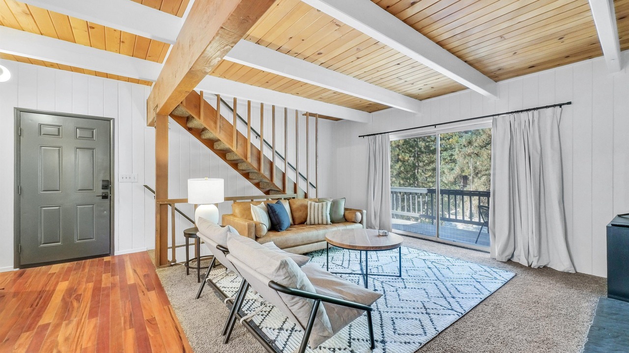 Photo of Livingroom in Arrowbear Lake