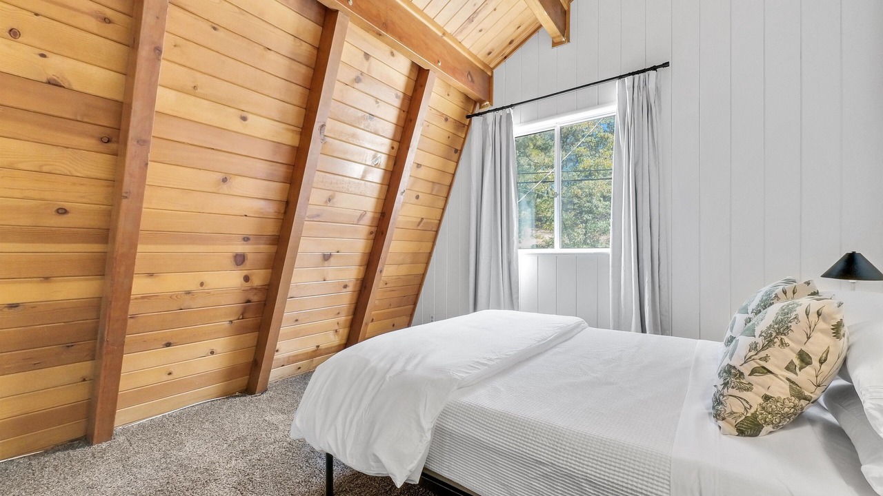 Photo of Bedroom in Arrowbear Lake