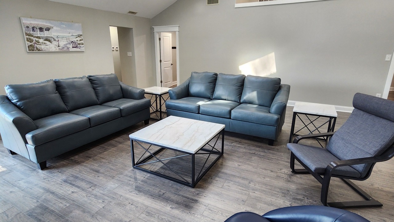 Photo of Livingroom in Town Bank