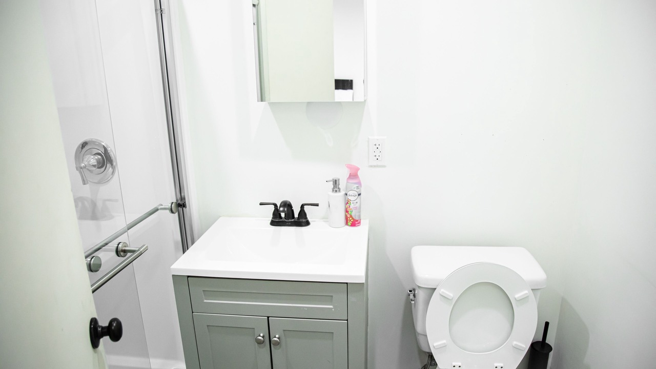 Photo of Bathroom in Ladera Heights