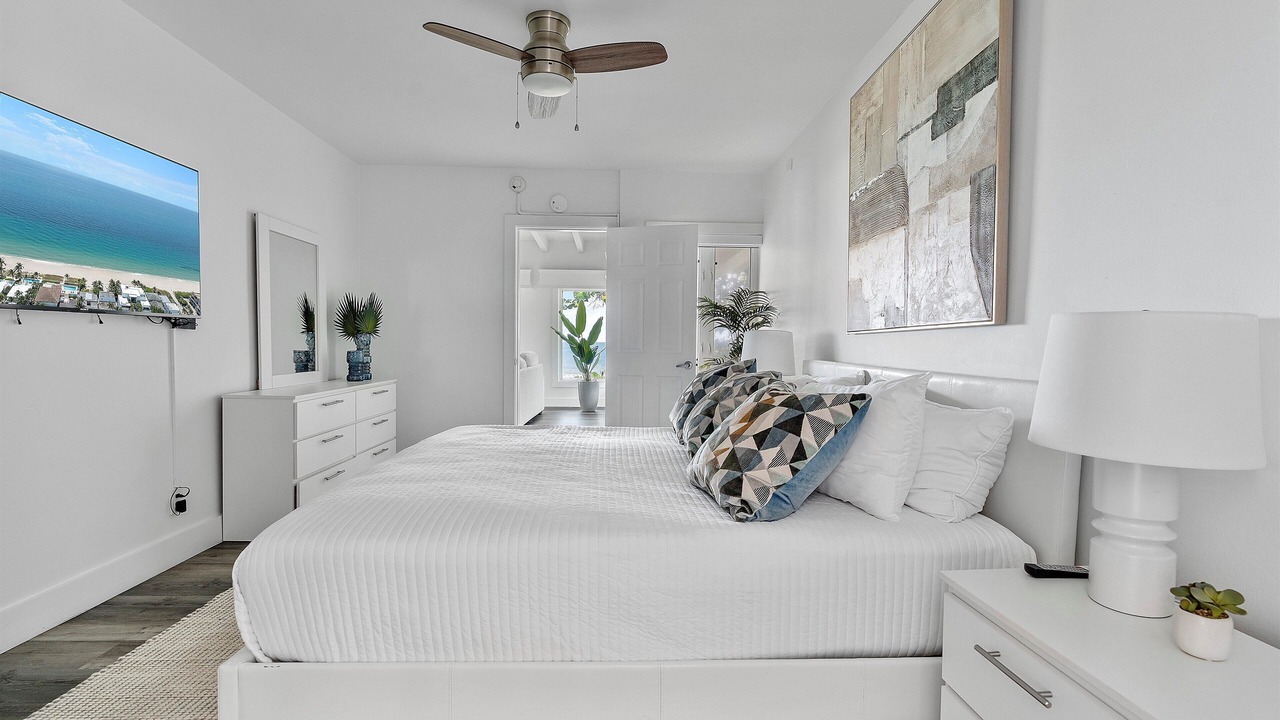 Photo of Bedroom in Lauderdale Beach