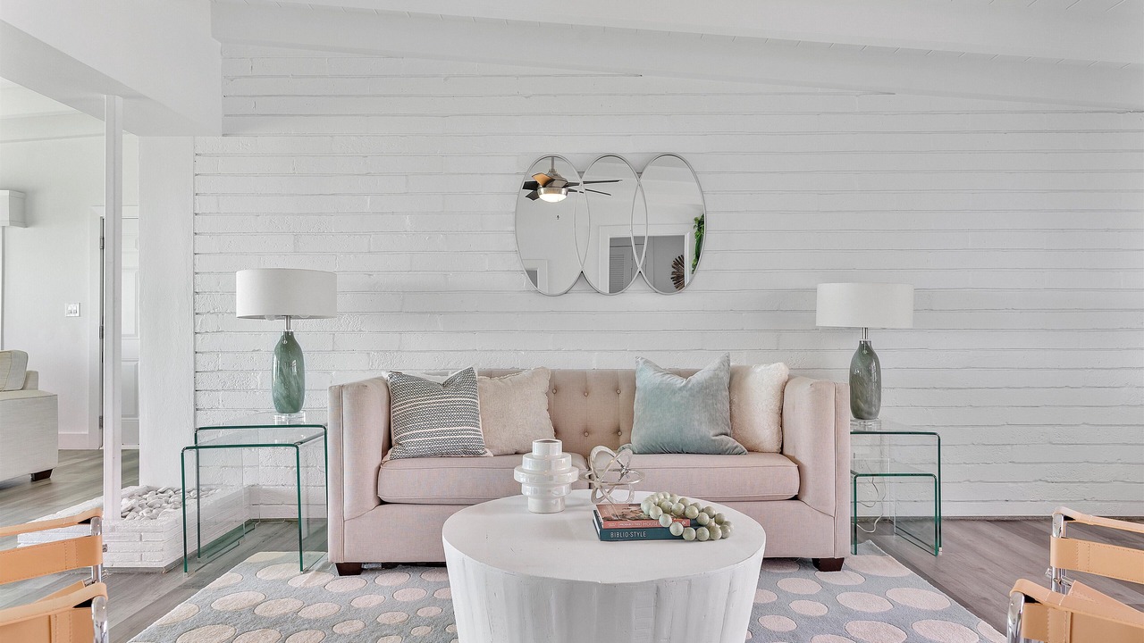 Photo of Livingroom in Lauderdale Beach