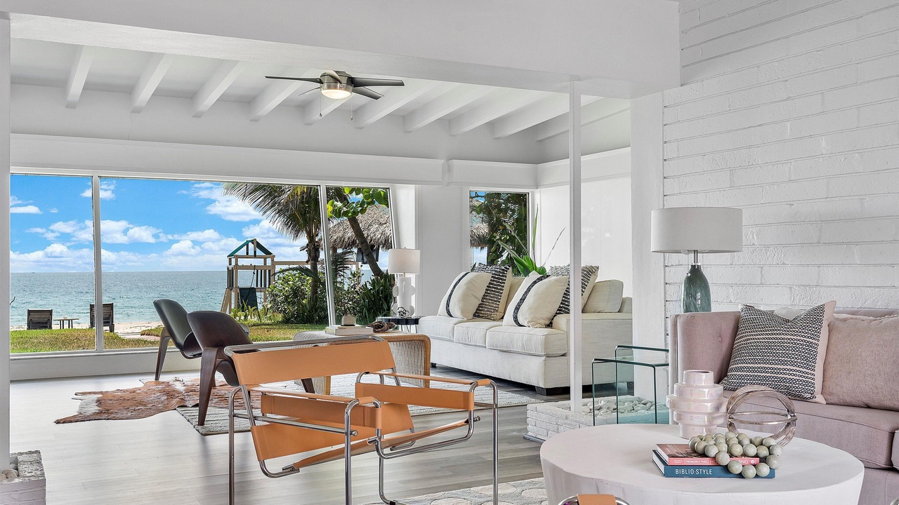 Photo of Livingroom in Lauderdale Beach