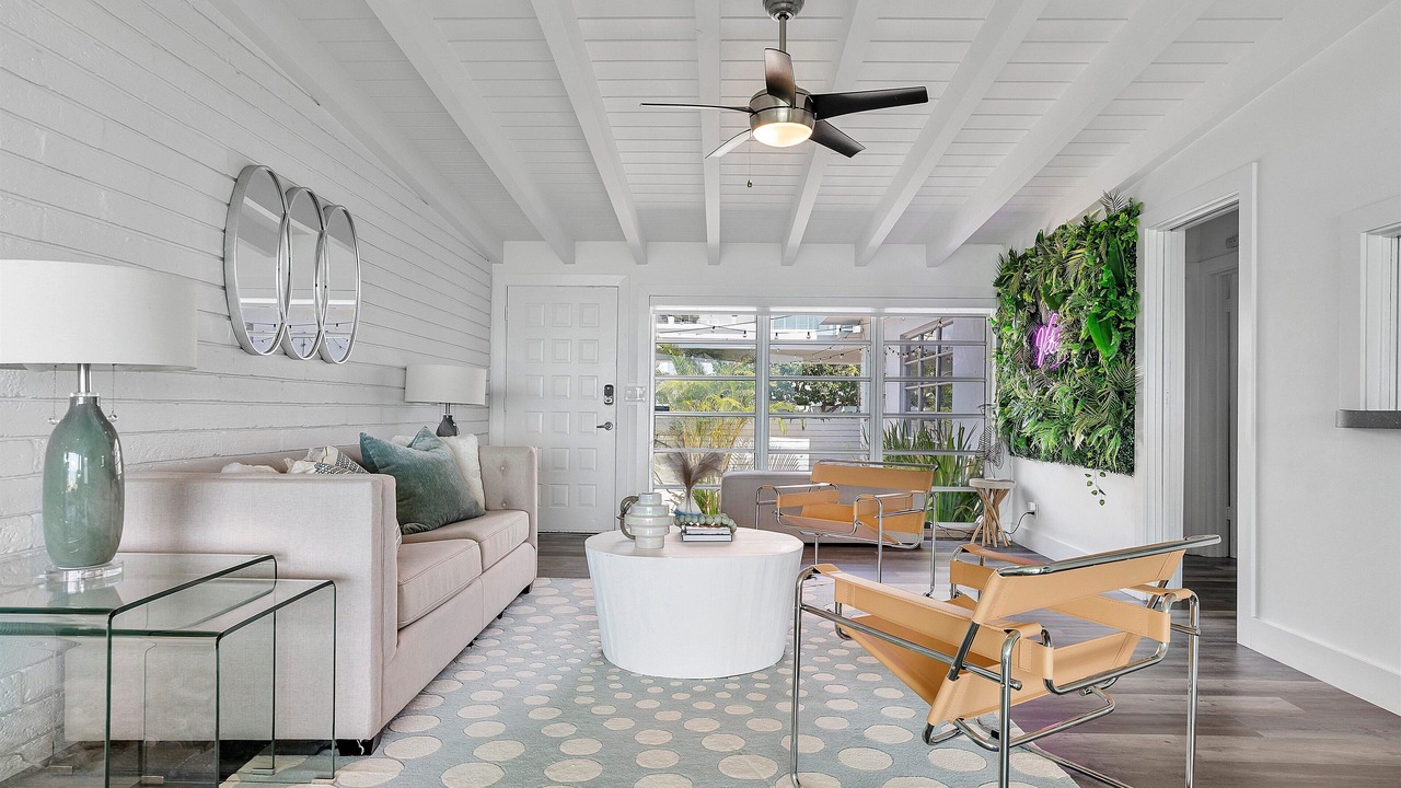 Photo of Livingroom in Lauderdale Beach