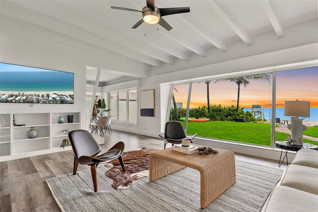 Photo of Livingroom in Lauderdale Beach