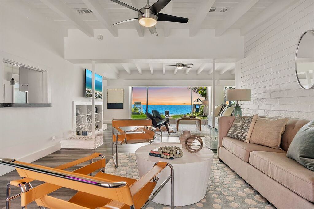 Photo of Livingroom in Lauderdale Beach
