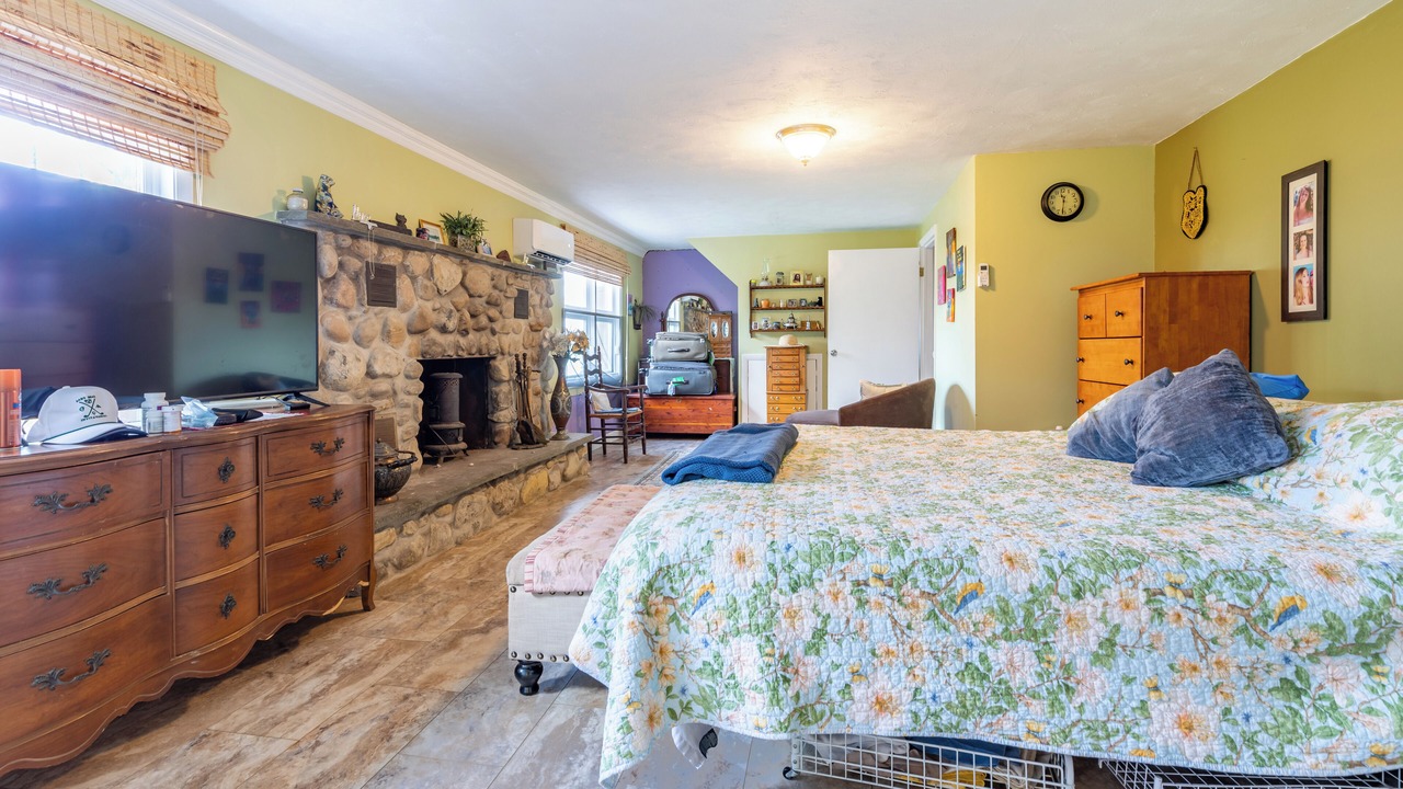 Photo of Bedroom in Holcomb
