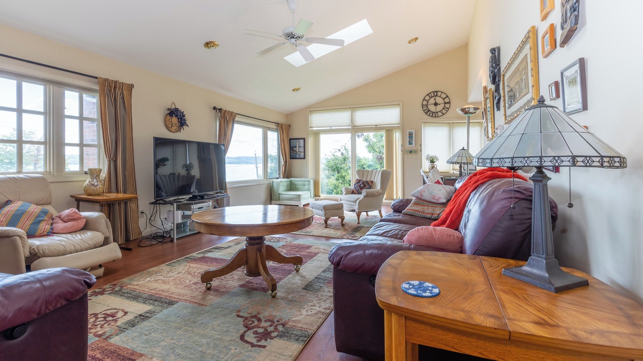 Photo of Livingroom in Holcomb