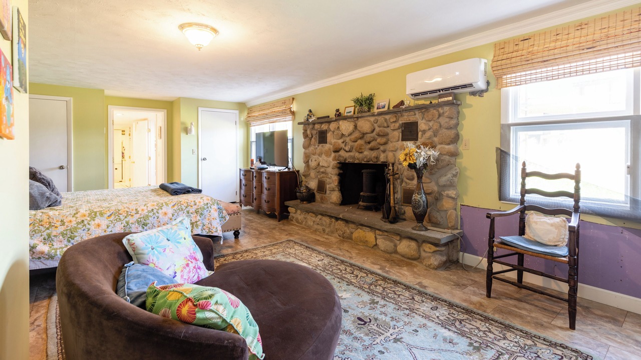 Photo of Bedroom in Holcomb