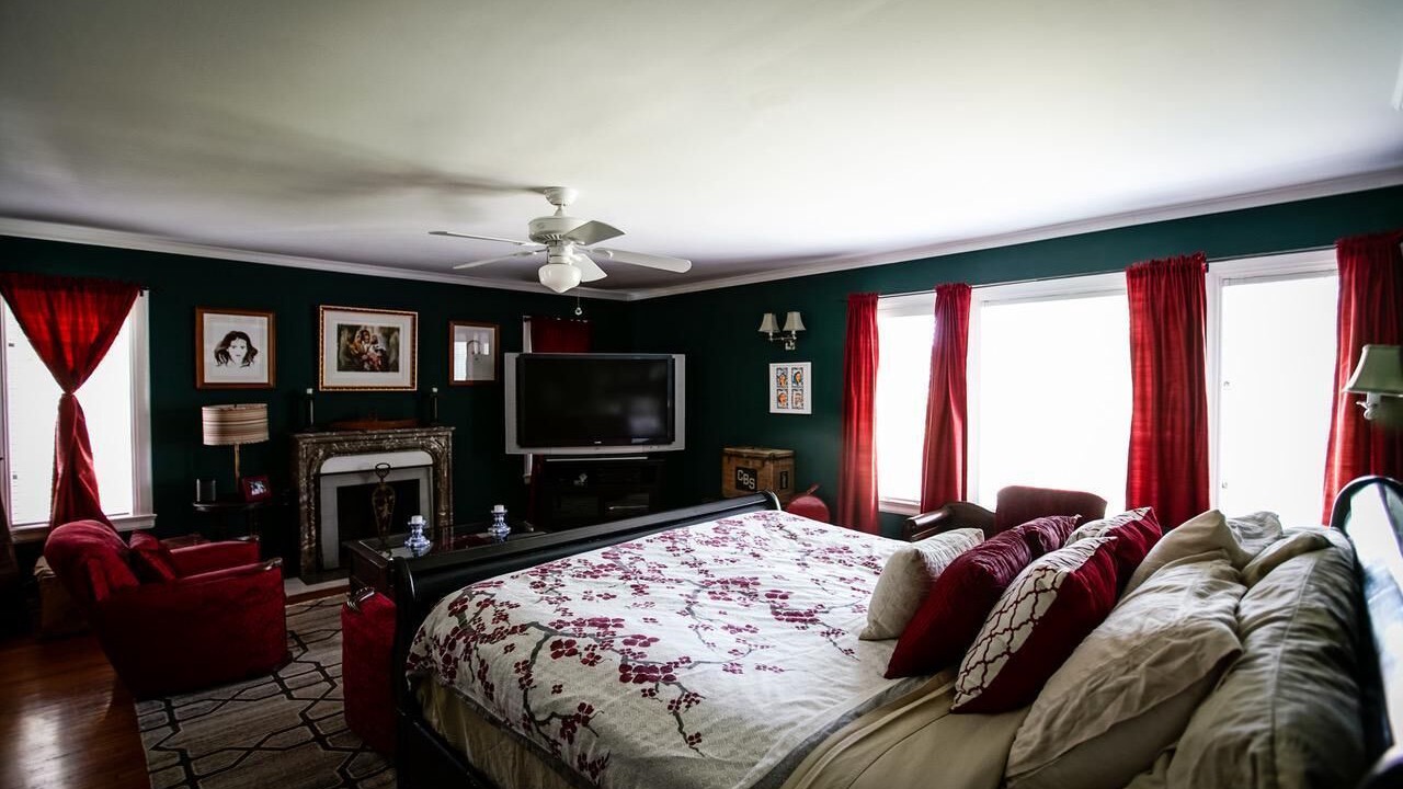 Photo of Bedroom in Greater Wilshire - Hancock Park