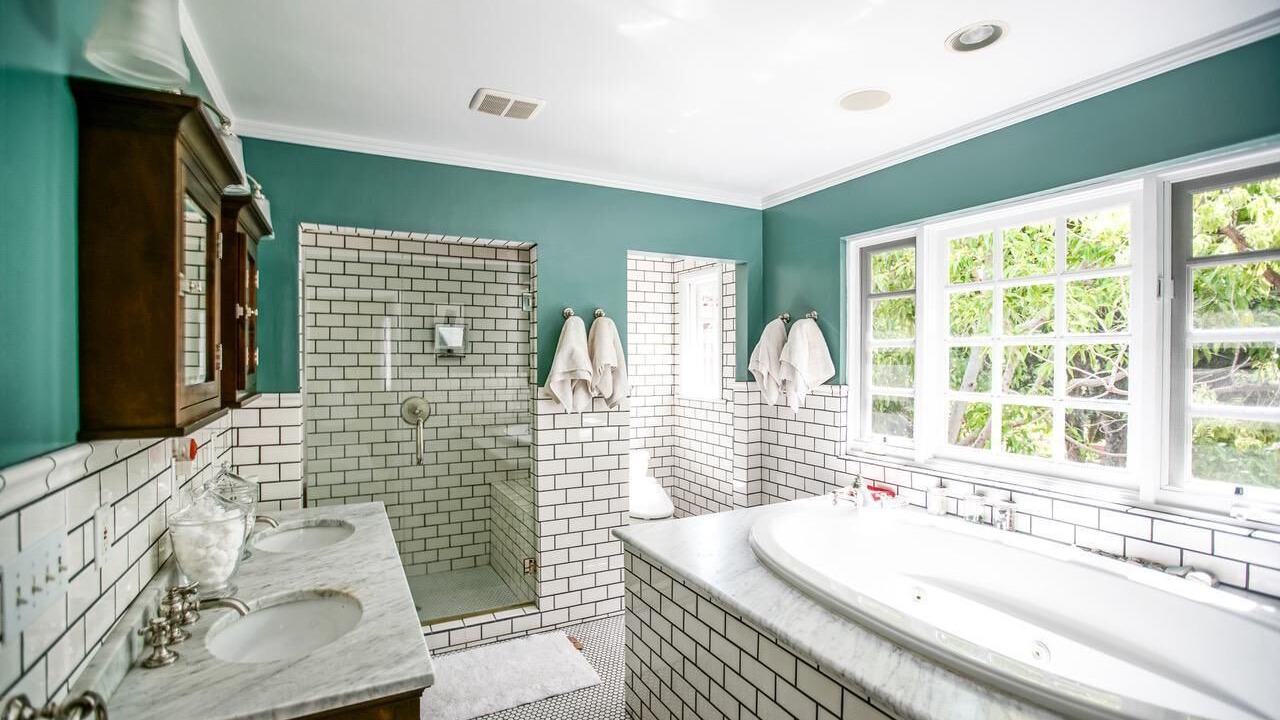 Photo of Bathroom in Greater Wilshire - Hancock Park