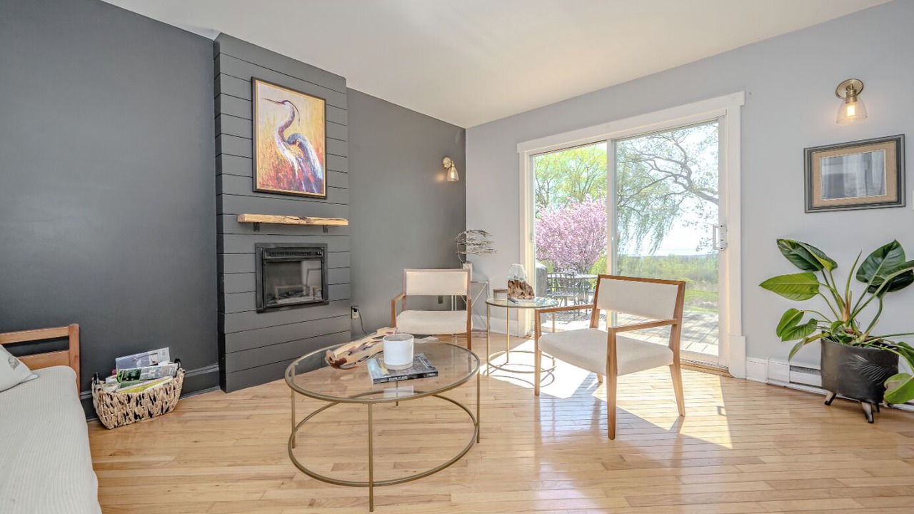 Photo of Livingroom in Burlington
