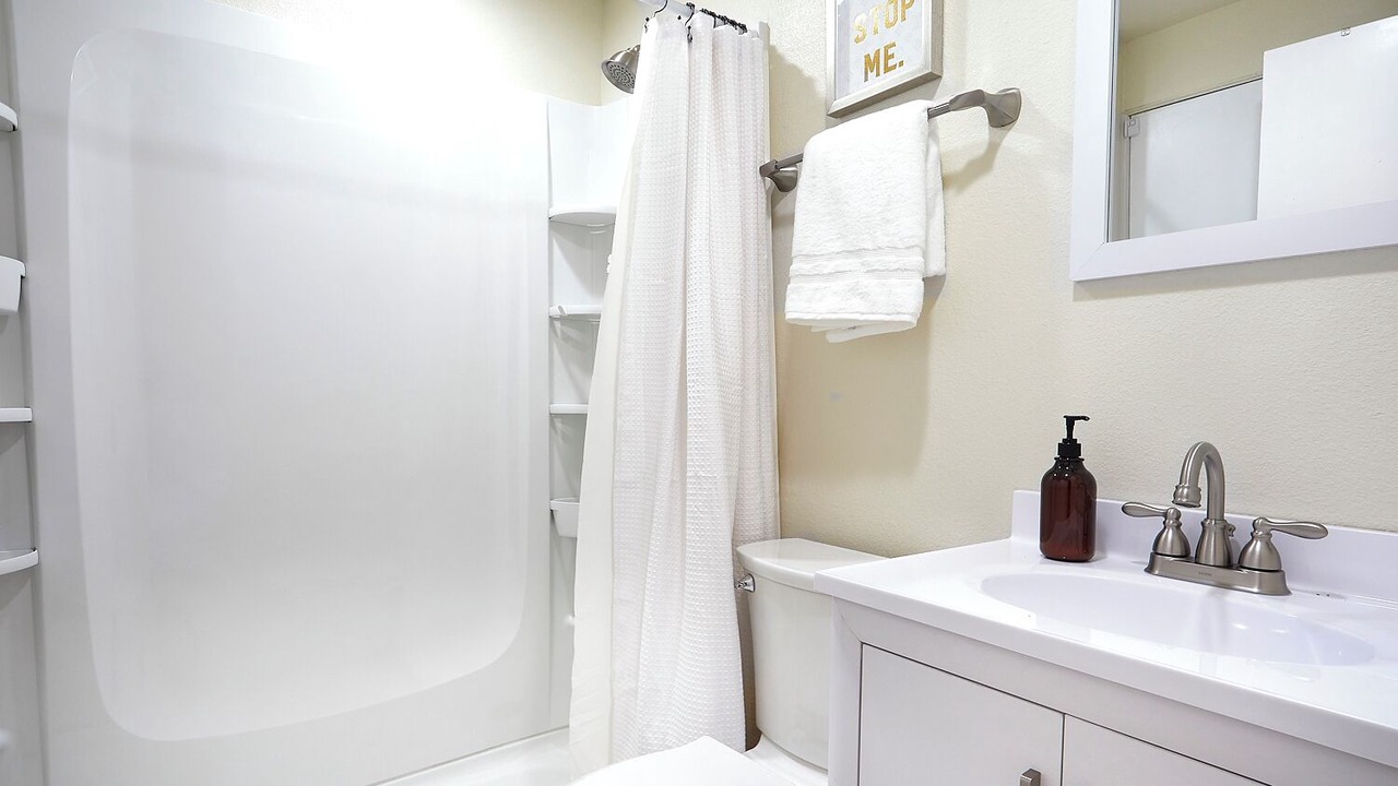 Photo of Bathroom in Racquet Club Estates