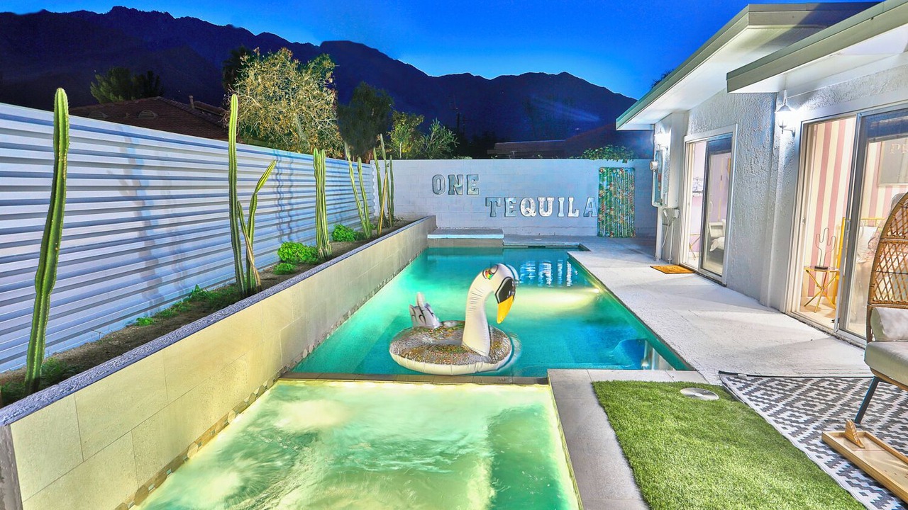 Photo of Outdoor in Racquet Club Estates