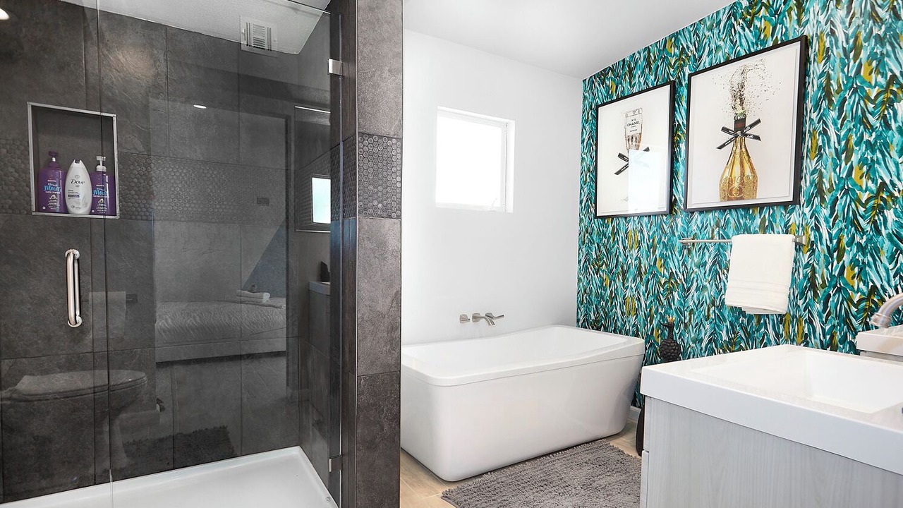 Photo of Bathroom in Racquet Club Estates